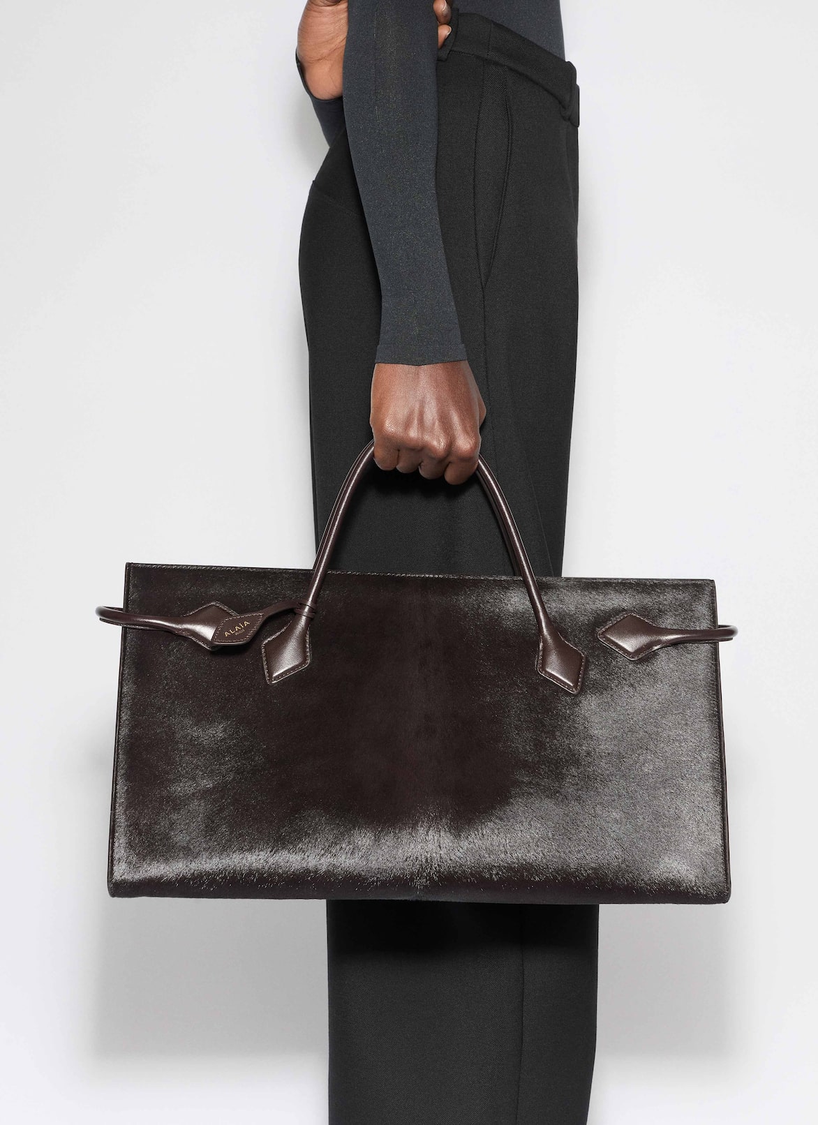 LE TECKEL TOTE BAG IN HAIRCALF LEATHER ALAÏA CHOCOLATE LE TECKEL TOTE BAG IN HAIRCALF LEATHER